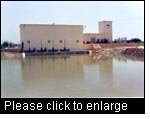 All drainage effluent from the Boudoum catchment area empties into the Gala drainage station (on the photo), from where it is discharged into the drainage channel of the Senegal river delta. (Photo: Madine Ndao, CIC/SAED)